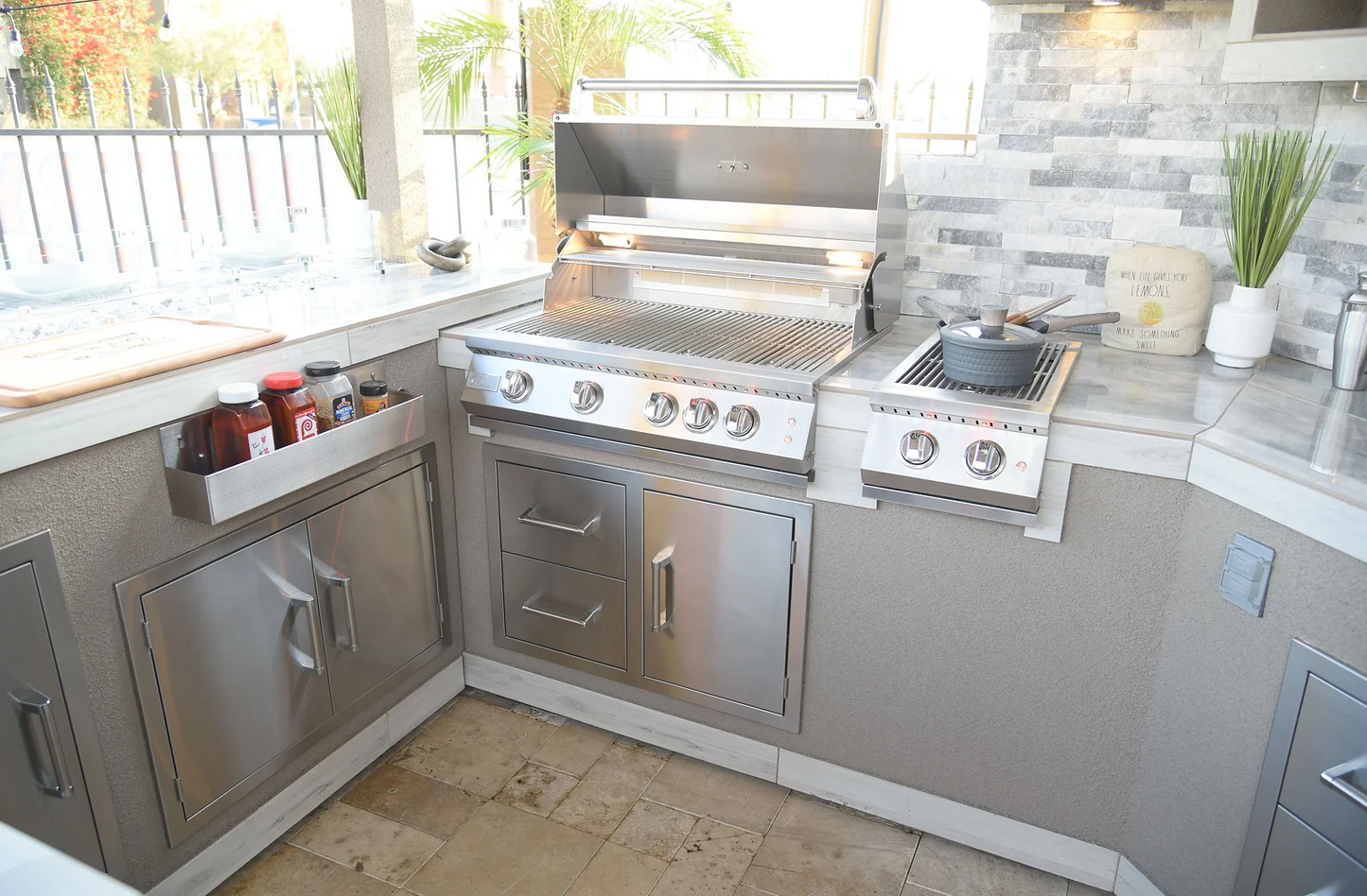 Outdoor Kitchen Bermuda BBQ Island with TV